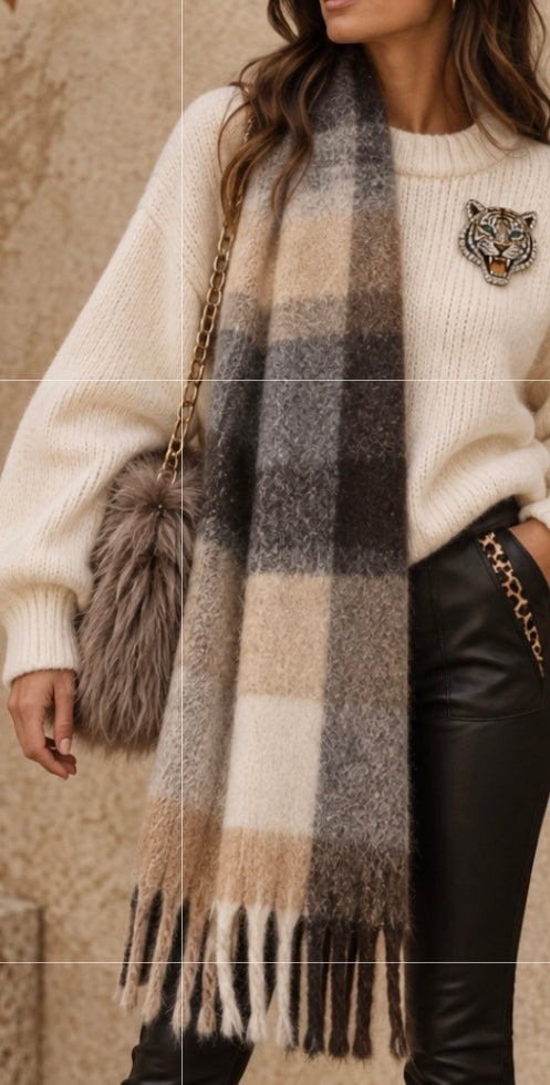 Soft Checked Tassel Scarf
