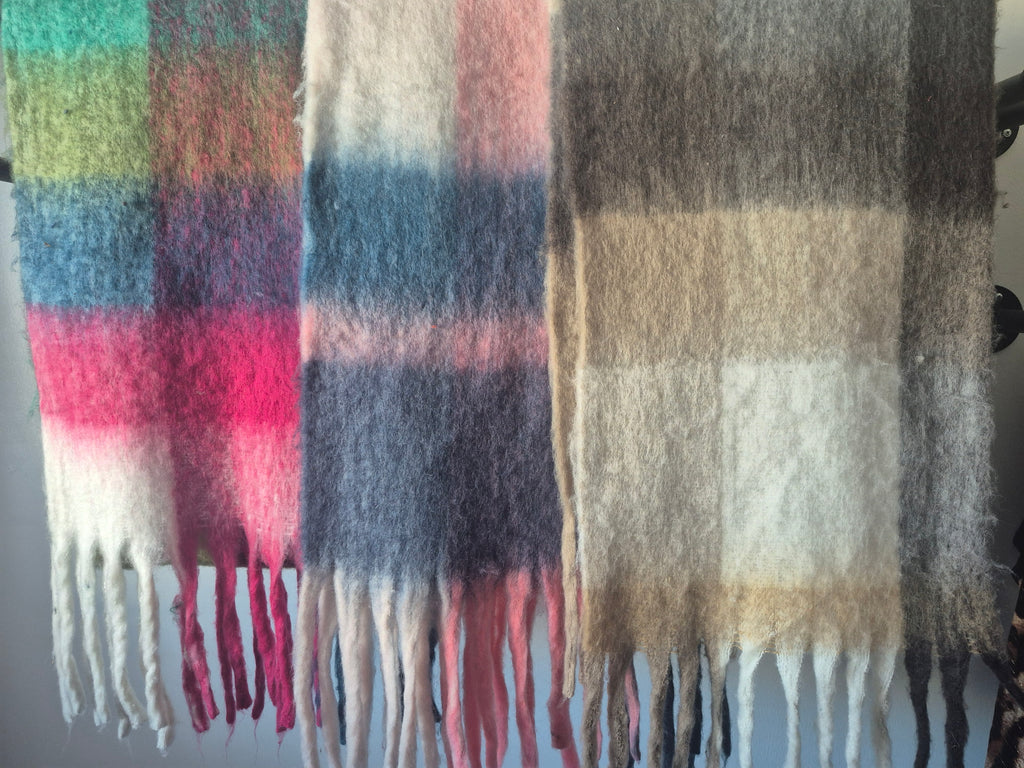 Soft Checked Tassel Scarf